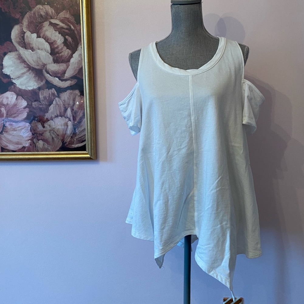 Cold shoulder asymmetrical top